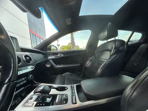Used 2018 Kia Stinger GT2 AWD/4WD image 14