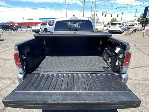 Used 2021 Toyota Tacoma TRD Off-Road w/ TRD Premium Off Road Package AWD/4WD image 23