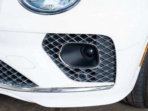 Used 2021 Bentley Bentayga AWD/4WD image 14