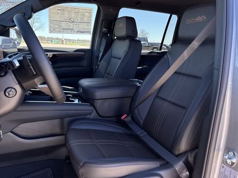 New 2026 Chevrolet Suburban High Country RWD image 26