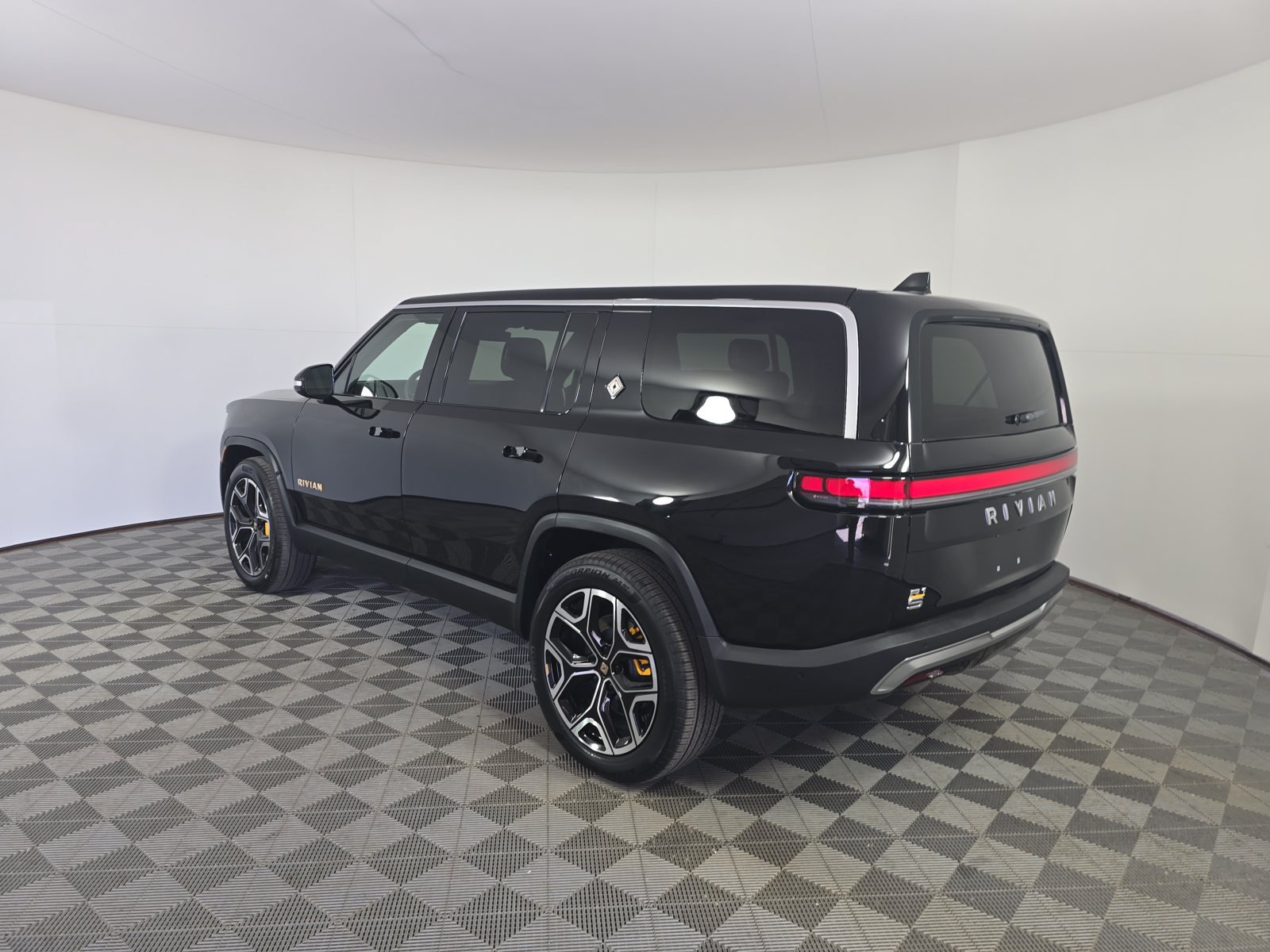Used 2023 Rivian R1S Adventure Quad AWD/4WD image 3