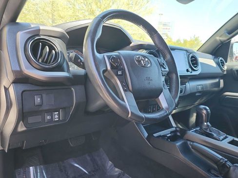 Used 2021 Toyota Tacoma TRD Off-Road w/ Technology Package AWD/4WD image 10