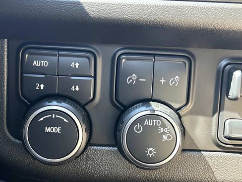 Used 2023 Chevrolet Tahoe Premier AWD/4WD image 25