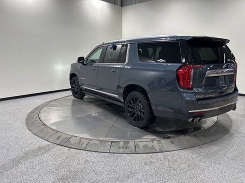 Used 2021 GMC Yukon XL Denali w/ Denali Premium Package image 8