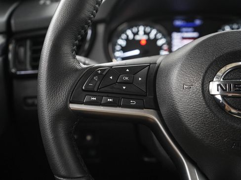 Used 2018 Nissan Rogue SV AWD/4WD image 25