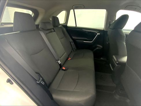 Used 2021 Toyota RAV4 LE AWD/4WD image 19