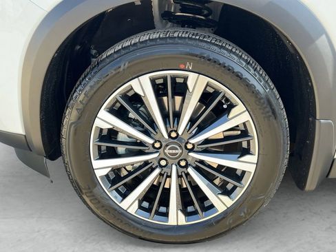 New 2026 Nissan Pathfinder Platinum FWD image 24