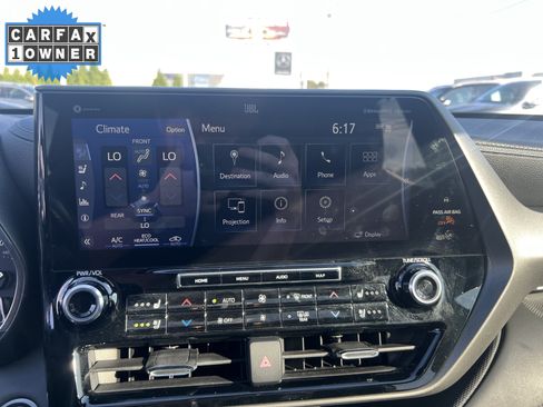 Used 2021 Toyota Highlander Limited FWD image 29