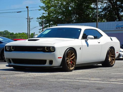 Used 2015 Dodge Challenger SRT Hellcat RWD image 9
