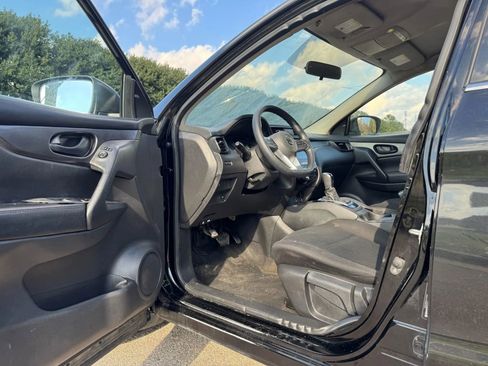 Used 2019 Nissan Rogue Sport S FWD image 11