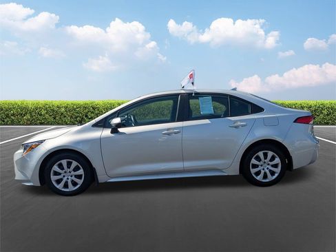 Used 2025 Toyota Corolla LE FWD image 8
