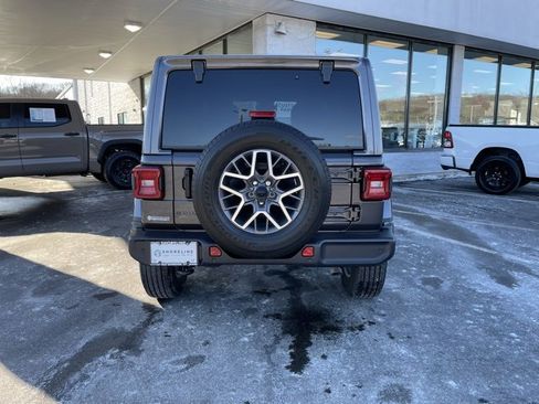 Used 2025 Jeep Wrangler Sahara image 6