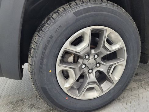 Used 2019 Jeep Cherokee Trailhawk AWD/4WD image 31