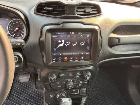 Used 2023 Jeep Renegade Latitude AWD/4WD image 16
