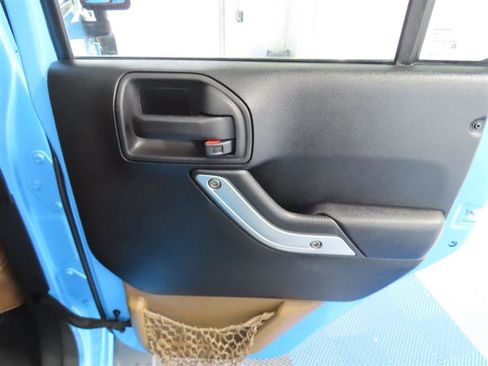Used 2012 Jeep Wrangler Unlimited Sahara w/ Connectivity Group AWD/4WD image 46