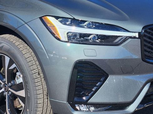 New 2026 Volvo XC60 B5 Core w/ Climate Package image 28
