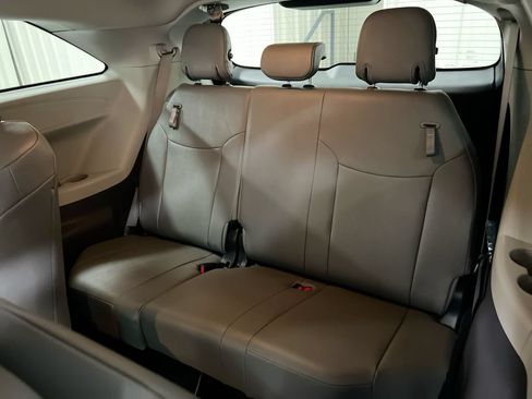 Used 2023 Toyota Sienna XLE AWD/4WD image 24