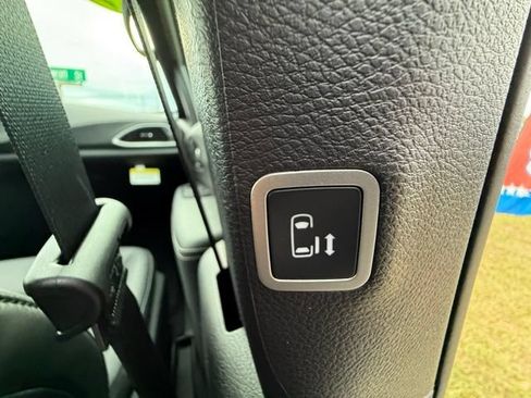 New 2026 Chrysler Pacifica Select AWD/4WD image 16