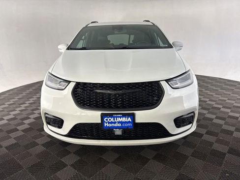 Used 2021 Chrysler Pacifica Touring-L w/ Premium & Safety Sphere Group image 3