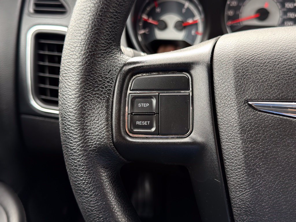 Used 2014 Chrysler 200 LX FWD image 7