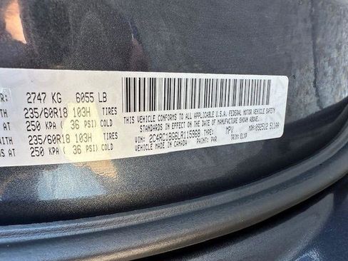 Used 2020 Chrysler Pacifica Touring-L w/ Tire & Wheel Group FWD image 29