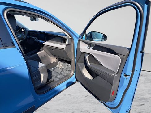 New 2025 Volkswagen Tiguan SE AWD/4WD image 22