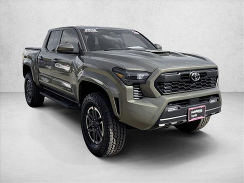 Used 2025 Toyota Tacoma TRD Sport image 3