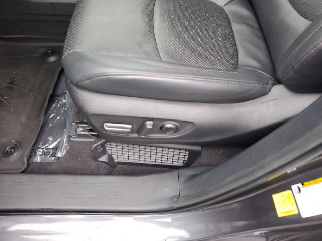 Used 2025 Toyota Sienna Limited AWD/4WD image 17