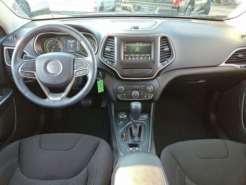 Used 2019 Jeep Cherokee Latitude w/ Cold Weather Group image 11