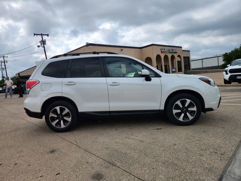 Used 2018 Subaru Forester 2.5i Premium w/ Popular Package #2A AWD/4WD image 6