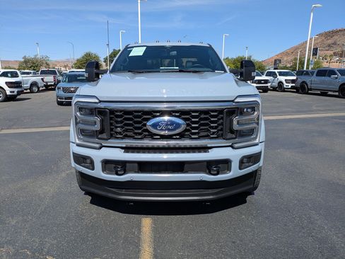 Used 2026 Ford F450 Platinum w/ FX4 Off-Road Package AWD/4WD image 9
