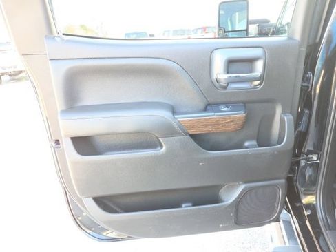 Used 2018 GMC Sierra 2500 Denali w/ Duramax Plus Package AWD/4WD image 13