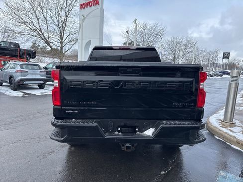 Used 2020 Chevrolet Silverado 1500 Custom w/ Custom Value Package image 4