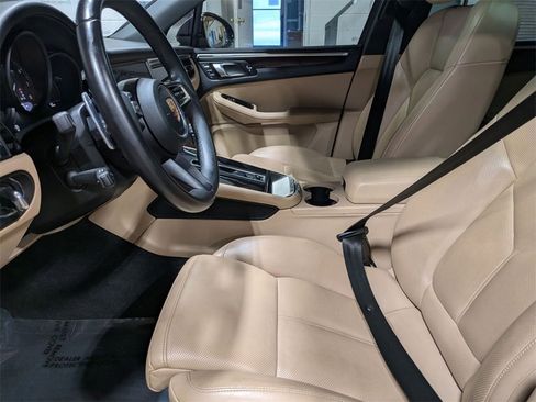 Used 2022 Porsche Macan w/ Premium Package Plus image 12