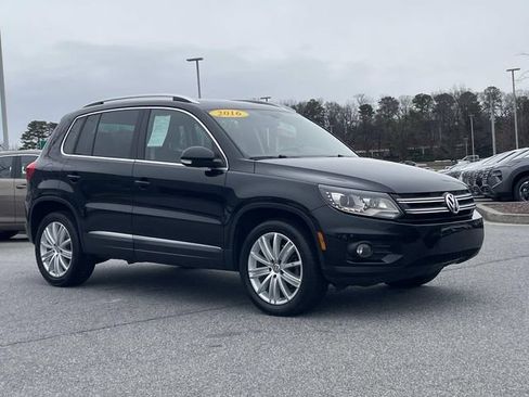 Used 2016 Volkswagen Tiguan SE image 1