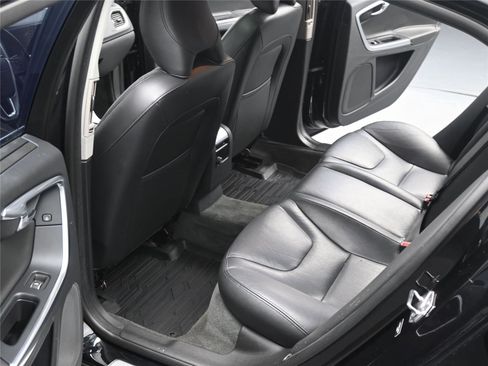 Used 2018 Volvo S60 T5 Inscription image 6