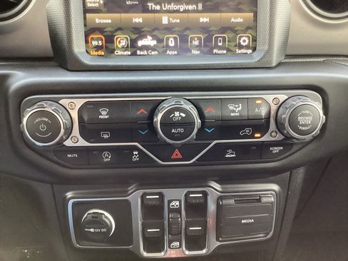 Used 2023 Jeep Gladiator Sport image 22