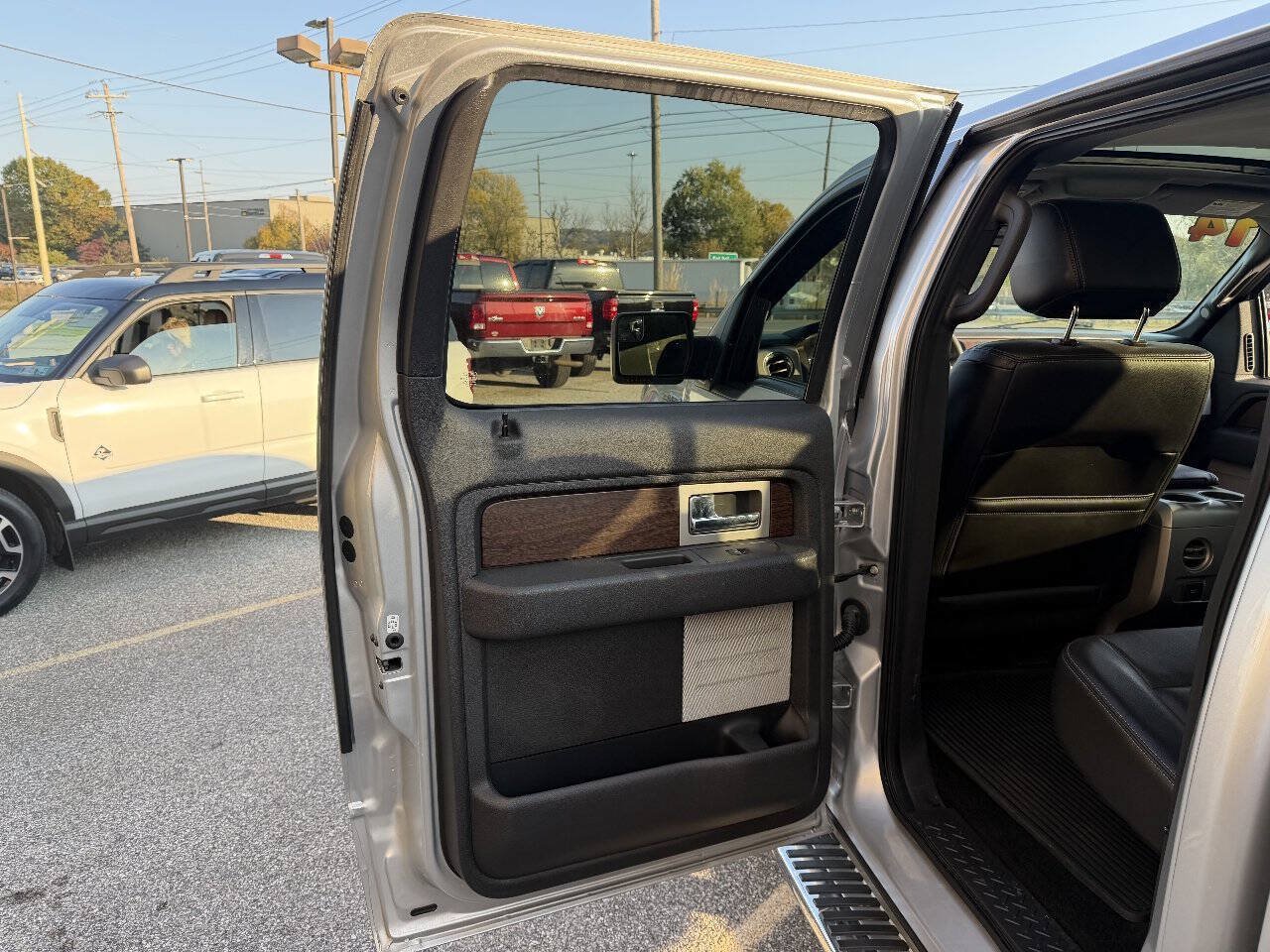 Used 2014 Ford F150 Lariat w/ Equipment Group 502A Luxury AWD/4WD image 27