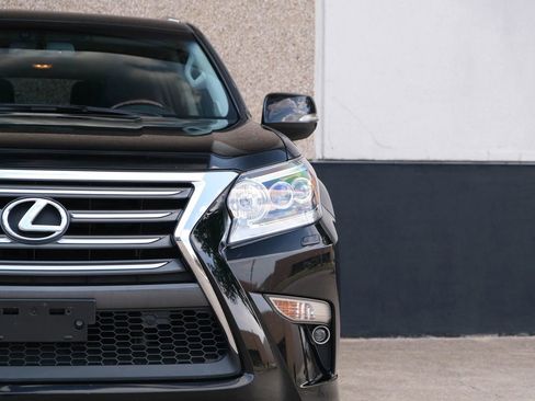 Used 2017 Lexus GX 460 Premium w/ Premium Package AWD/4WD image 3