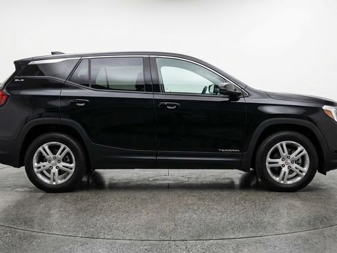 Used 2024 GMC Terrain SLE image 11