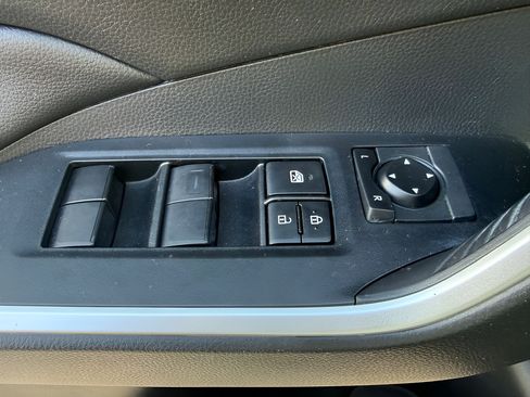 Used 2020 Toyota RAV4 LE FWD image 24
