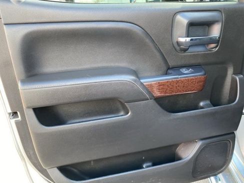 Used 2017 GMC Sierra 2500 SLT w/ Duramax Plus Package image 29