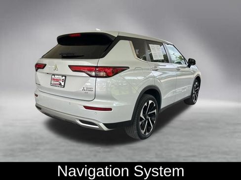 Used 2023 Mitsubishi Outlander SE FWD image 3