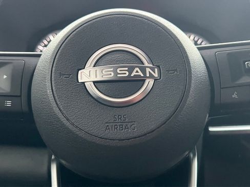 Used 2022 Nissan Pathfinder SV image 5