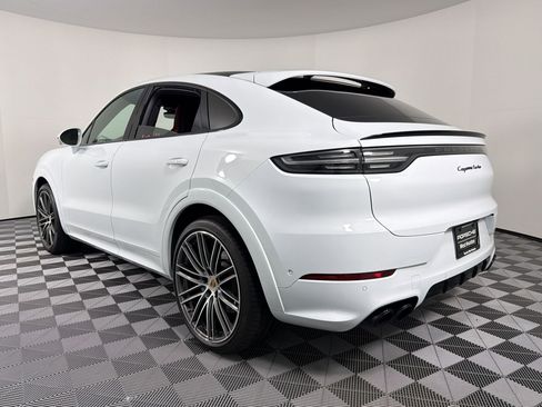 Used 2023 Porsche Cayenne Turbo image 3
