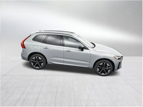 New 2026 Volvo XC60 B5 Plus AWD/4WD image 18