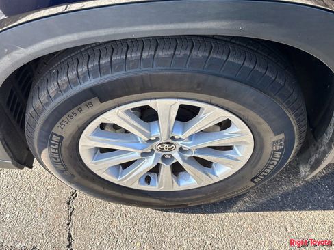 Certified 2024 Toyota Grand Highlander XLE FWD image 8