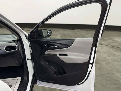 Used 2020 Chevrolet Equinox LS FWD image 20
