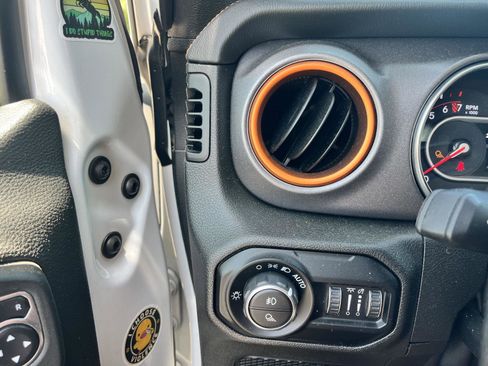 Used 2021 Jeep Gladiator Mojave AWD/4WD image 23
