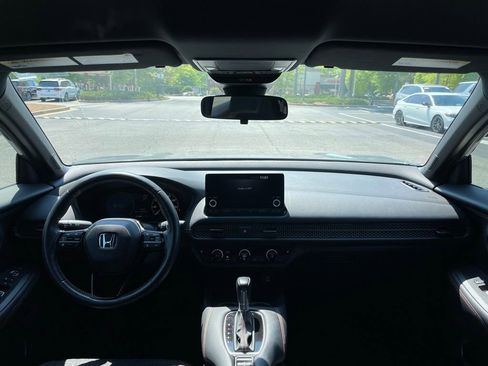 Certified 2025 Honda HR-V Sport image 10